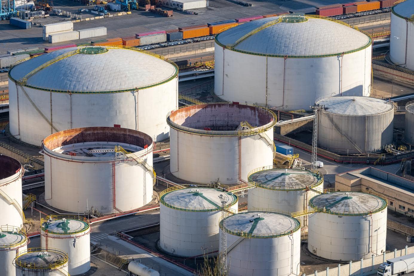 Storage tanks for crude oil